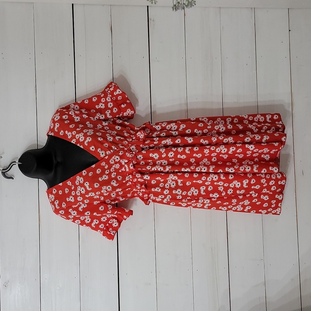 NWOT Floral summer dress with ruffle details!